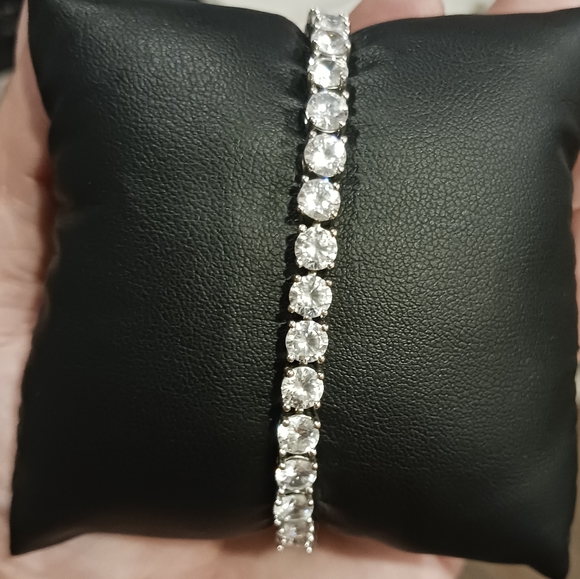 STUNNING 10K WG MOISSANITE TENNIS Bracelet🥰🤩 - Picture 16 of 16